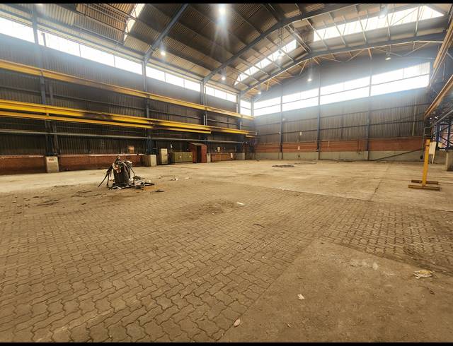 3,240M² WAREHOUSE TO LET IN ROODEKOP